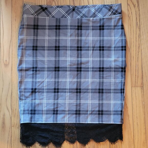 Torrid Womens Size 1 Plaid Pencil Skirt With Lace Hem - Picture 4 of 6